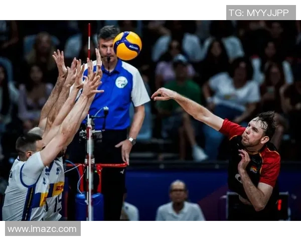 光州FC与大邱FC激战正酣赛场上演精彩对决引发球迷热烈关注